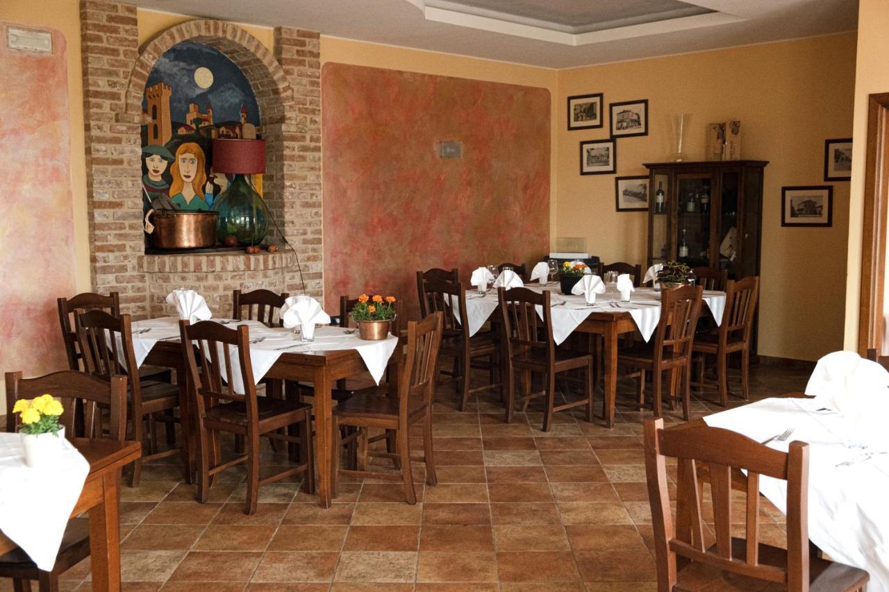 Hotel Ristorante Borgovecchio Montegrosso dʼAsti エクステリア 写真