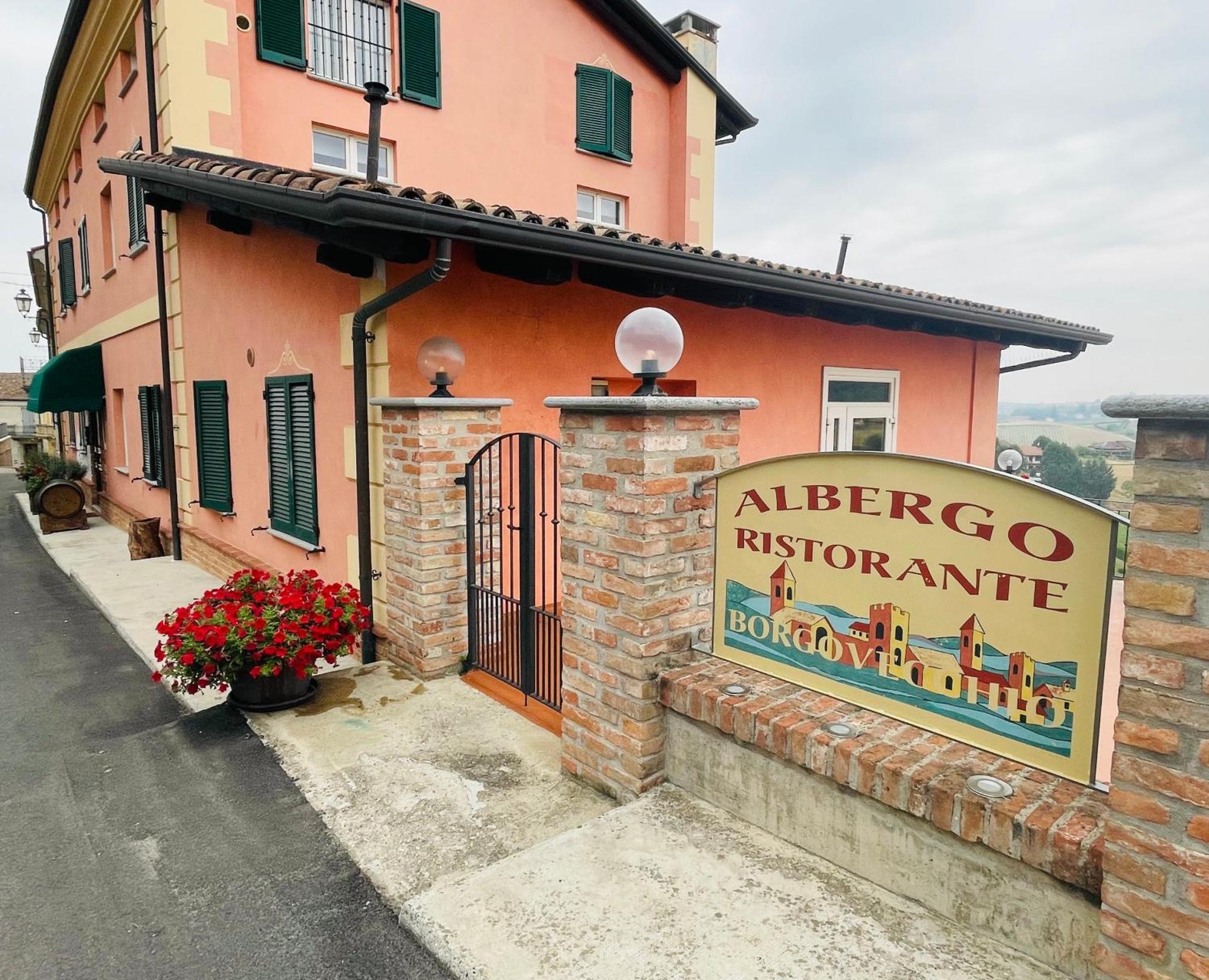 Hotel Ristorante Borgovecchio Montegrosso dʼAsti エクステリア 写真